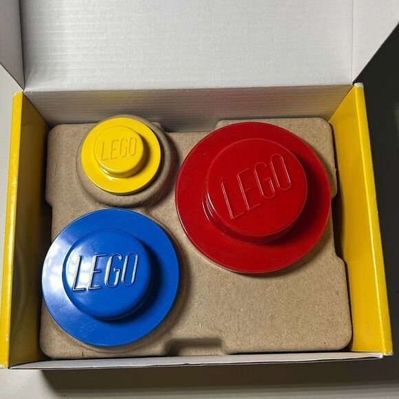 LEGO Wall Hangers Set 4016 Red Blue Yellow - Picture 2 of 7